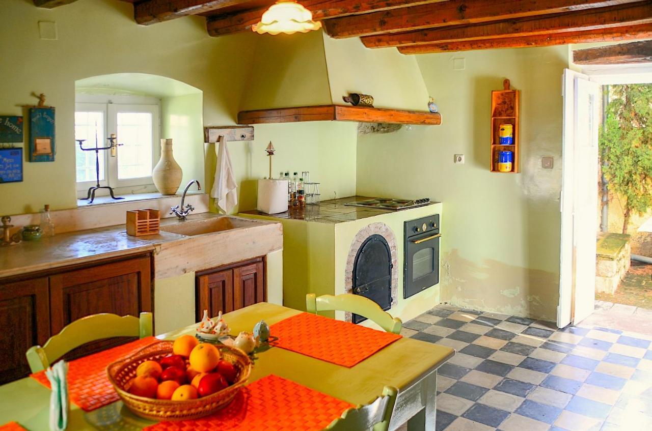 Villa Spetses ภายนอก รูปภาพ
